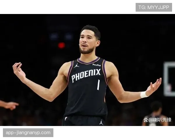 布克较上季由无球转挡拆持球，制造错位提效