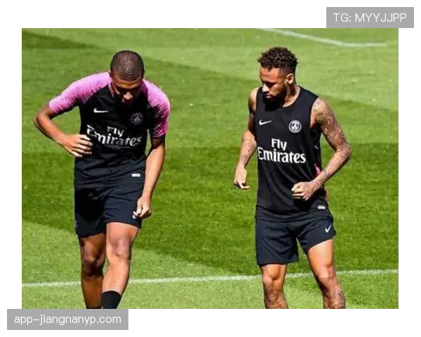 内马尔与姆巴佩进攻触点偏移及单点驱动差异