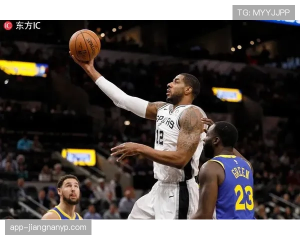 佩顿·普里查德突破拉开局面，助马刺关键时刻得分提高效率