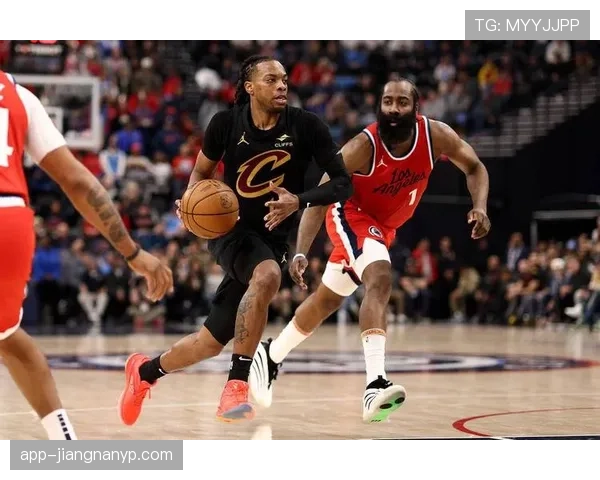 哈登无球牵制力提升，改变对手防守布局