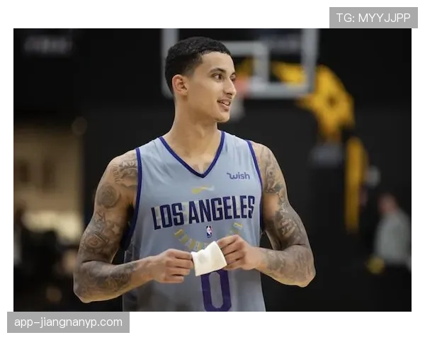 库兹马无球跑动撕裂轮换 比上季外线威胁提升