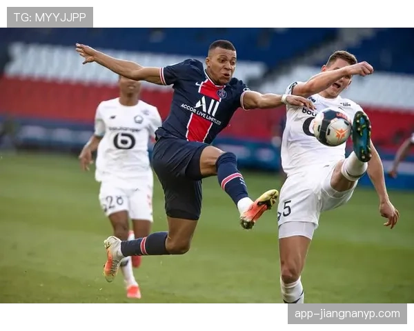 巴黎圣日耳曼边路成为核心，进攻层次变化对赛季表现造成影响