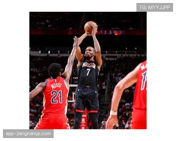 比尔高效突破拉开差距，关键时刻投篮命中率领先杜兰特