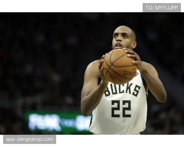 米德尔顿中距离射程提升助雄鹿拉开防守空间对比上赛季效率明显提升